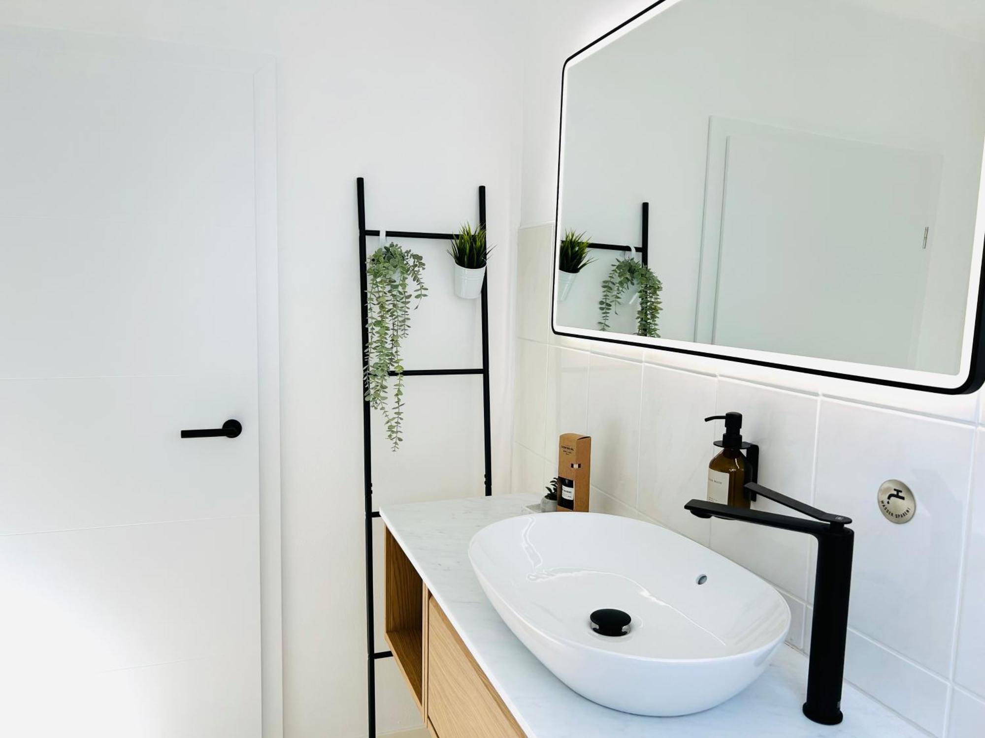 Neu - Frisch Renoviertes Ferienapartment "Waterkant" Busum Ngoại thất bức ảnh
